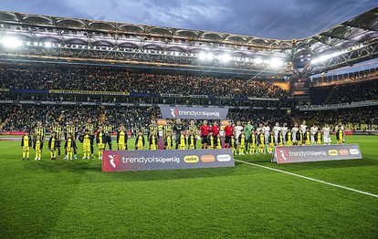 Fenerbahçe tribünlerinden futbolculara tepki